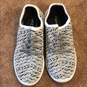 Qupid tennis shoes • NWOT